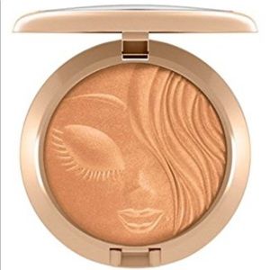 Mariah Carey X MAC My Mimi Highlighter